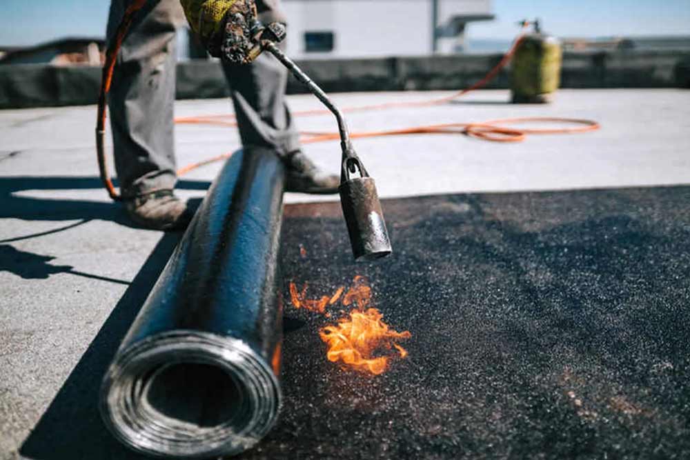 Artisan couvreur - REMY ÉTANCHÉITÉ 59 : couvreur sur Lille le NORD (59). Travaux de couverture, zinguerie, nettoyage démoussage peinture hydrofuge toiture, étanchéité toit terrasse, charpente, ravalement peinture façade, pose de bardage et nettoyage des extérieurs. l’entreprise REMY ÉTANCHÉITÉ 59 intervient sur Lille et dans tout le NORD (59).